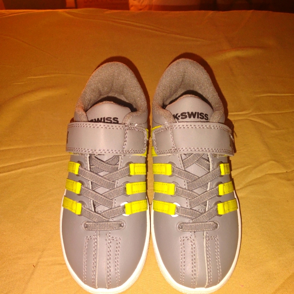 Kids K-Swiss Tennis shoes
